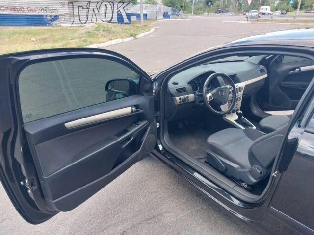Черный Опель Астра, объемом двигателя 1.4 л и пробегом 185 тыс. км за 5350 $, фото 6 на Automoto.ua