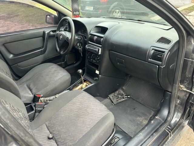 Черный Опель Астра, объемом двигателя 1.7 л и пробегом 200 тыс. км за 1200 $, фото 6 на Automoto.ua