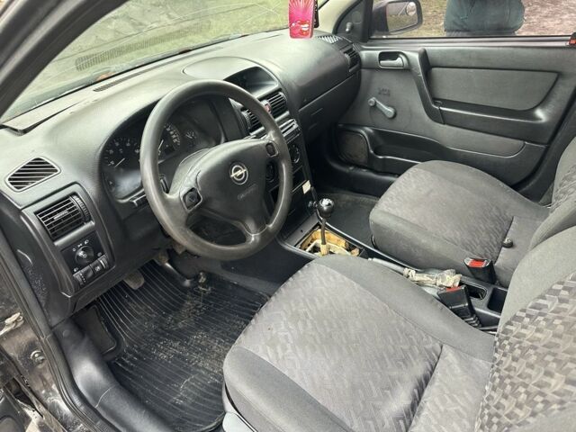 Черный Опель Астра, объемом двигателя 1.7 л и пробегом 200 тыс. км за 1200 $, фото 5 на Automoto.ua