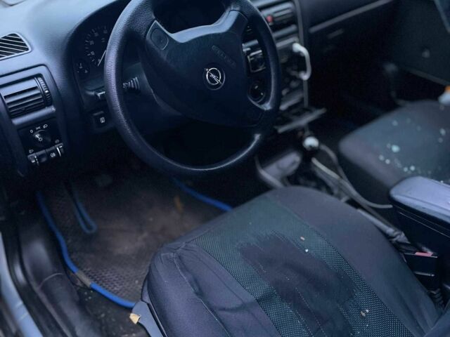 Черный Опель Астра, объемом двигателя 2 л и пробегом 300 тыс. км за 1300 $, фото 5 на Automoto.ua