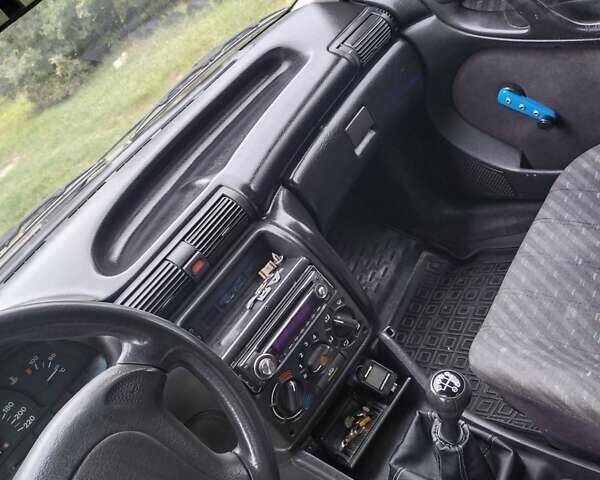 Черный Опель Астра, объемом двигателя 1.4 л и пробегом 270 тыс. км за 1750 $, фото 6 на Automoto.ua