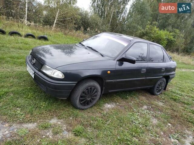 Черный Опель Астра, объемом двигателя 1.4 л и пробегом 270 тыс. км за 1750 $, фото 5 на Automoto.ua