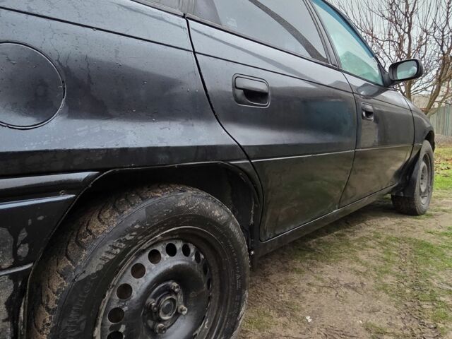 Чорний Опель Астра, об'ємом двигуна 1.6 л та пробігом 350 тис. км за 1800 $, фото 7 на Automoto.ua