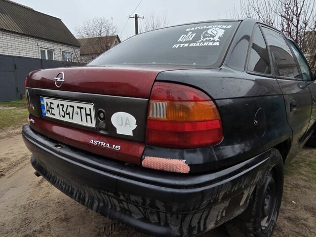 Чорний Опель Астра, об'ємом двигуна 1.6 л та пробігом 350 тис. км за 1800 $, фото 6 на Automoto.ua