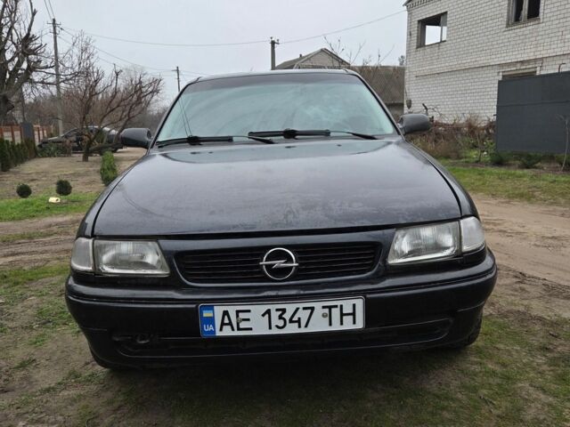 Чорний Опель Астра, об'ємом двигуна 1.6 л та пробігом 350 тис. км за 1800 $, фото 1 на Automoto.ua