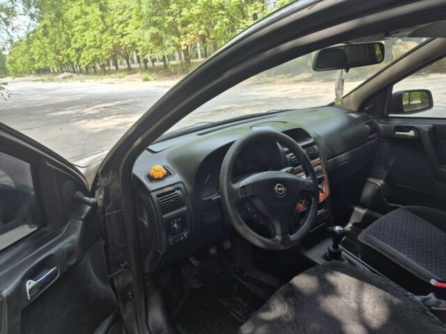 Черный Опель Астра, объемом двигателя 1.6 л и пробегом 202 тыс. км за 2200 $, фото 4 на Automoto.ua