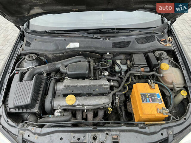 Черный Опель Астра, объемом двигателя 1.6 л и пробегом 205 тыс. км за 1999 $, фото 11 на Automoto.ua