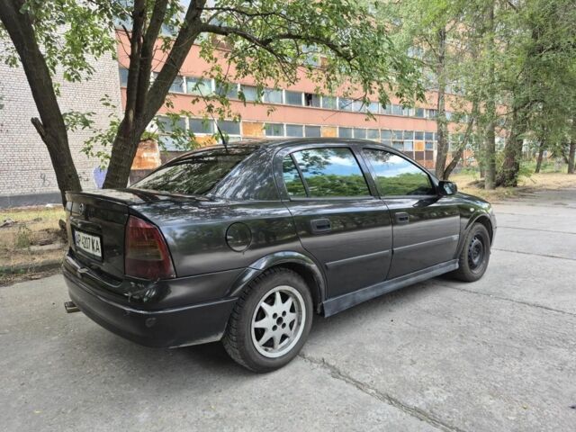 Черный Опель Астра, объемом двигателя 1.6 л и пробегом 202 тыс. км за 2200 $, фото 2 на Automoto.ua