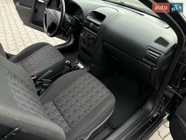 Черный Опель Астра, объемом двигателя 1.4 л и пробегом 205 тыс. км за 3800 $, фото 22 на Automoto.ua