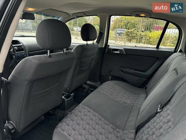 Черный Опель Астра, объемом двигателя 1.4 л и пробегом 205 тыс. км за 3800 $, фото 18 на Automoto.ua