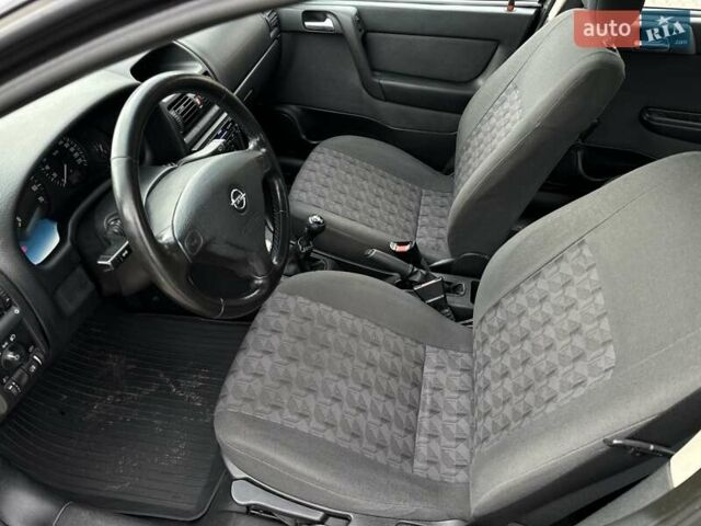 Черный Опель Астра, объемом двигателя 1.4 л и пробегом 205 тыс. км за 3800 $, фото 13 на Automoto.ua