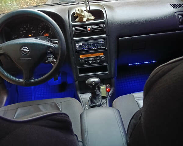 Черный Опель Астра, объемом двигателя 1.6 л и пробегом 274 тыс. км за 3500 $, фото 3 на Automoto.ua