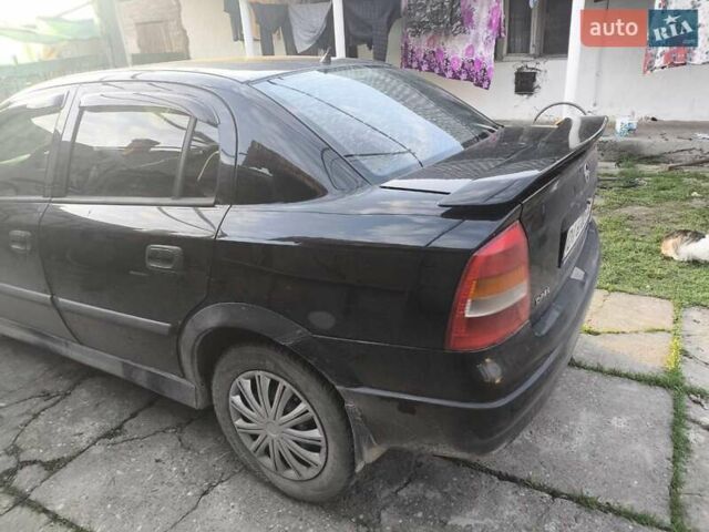 Черный Опель Астра, объемом двигателя 1.4 л и пробегом 200 тыс. км за 800 $, фото 3 на Automoto.ua