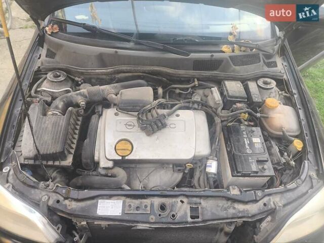 Черный Опель Астра, объемом двигателя 1.4 л и пробегом 250 тыс. км за 1800 $, фото 2 на Automoto.ua