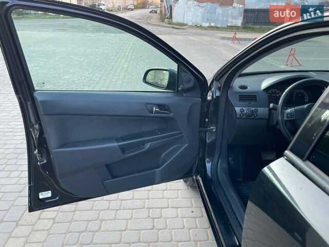 Черный Опель Астра, объемом двигателя 0 л и пробегом 135 тыс. км за 4500 $, фото 1 на Automoto.ua