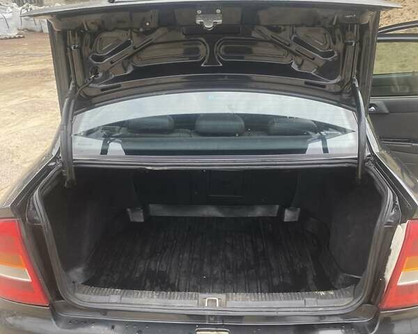 Черный Опель Астра, объемом двигателя 1.4 л и пробегом 349 тыс. км за 3650 $, фото 10 на Automoto.ua