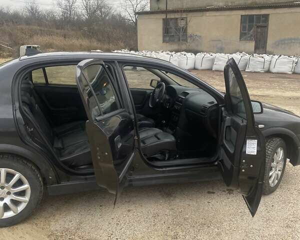 Черный Опель Астра, объемом двигателя 1.4 л и пробегом 349 тыс. км за 3650 $, фото 1 на Automoto.ua