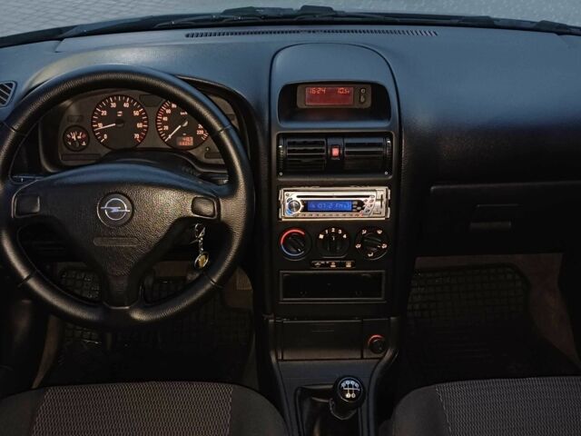 Черный Опель Астра, объемом двигателя 1.4 л и пробегом 166 тыс. км за 4700 $, фото 12 на Automoto.ua