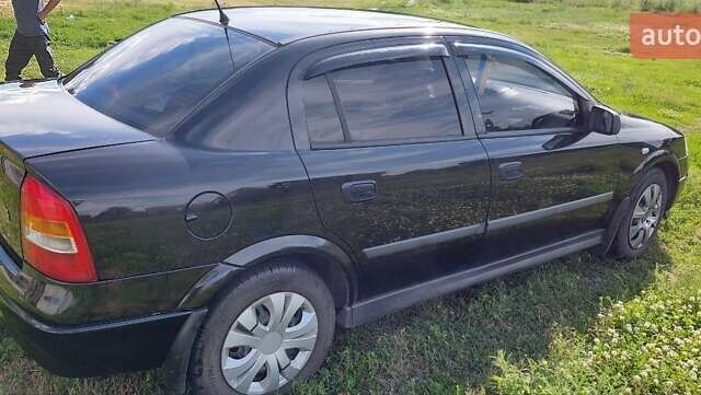 Чорний Опель Астра, об'ємом двигуна 1.4 л та пробігом 305 тис. км за 4100 $, фото 1 на Automoto.ua