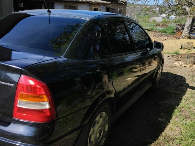 Черный Опель Астра, объемом двигателя 1.4 л и пробегом 304 тыс. км за 3250 $, фото 3 на Automoto.ua