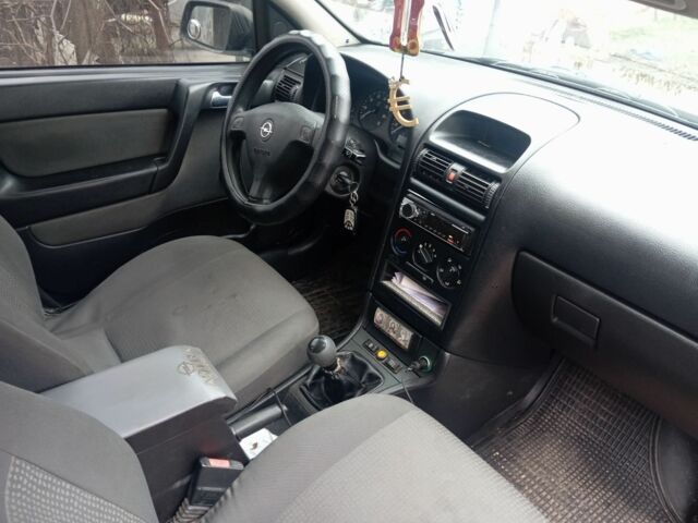 Черный Опель Астра, объемом двигателя 1.4 л и пробегом 280 тыс. км за 3700 $, фото 2 на Automoto.ua