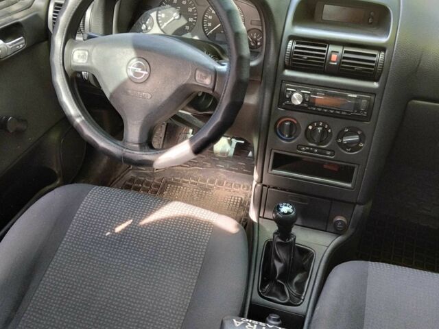 Черный Опель Астра, объемом двигателя 1.4 л и пробегом 304 тыс. км за 3250 $, фото 5 на Automoto.ua