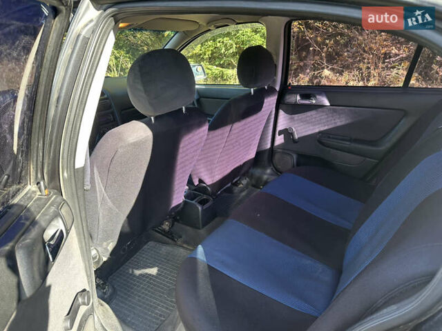 Черный Опель Астра, объемом двигателя 1.4 л и пробегом 230 тыс. км за 2100 $, фото 7 на Automoto.ua