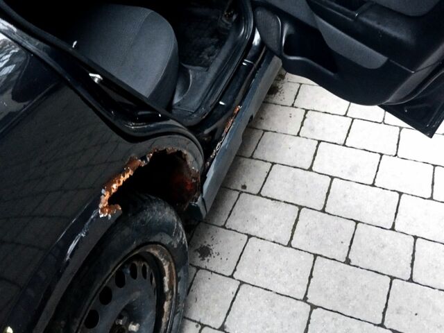 Черный Опель Астра, объемом двигателя 1.4 л и пробегом 214 тыс. км за 1800 $, фото 7 на Automoto.ua