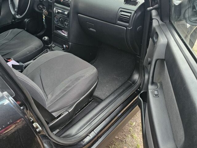 Черный Опель Астра, объемом двигателя 0 л и пробегом 217 тыс. км за 4000 $, фото 3 на Automoto.ua