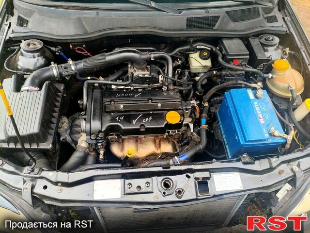 Черный Опель Астра, объемом двигателя 1.4 л и пробегом 412 тыс. км за 3100 $, фото 5 на Automoto.ua