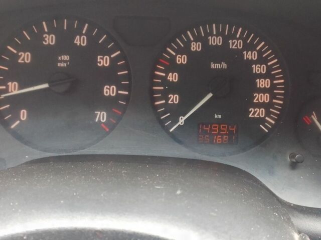 Черный Опель Астра, объемом двигателя 1.4 л и пробегом 351 тыс. км за 3333 $, фото 4 на Automoto.ua