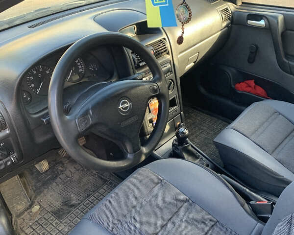 Черный Опель Астра, объемом двигателя 1.4 л и пробегом 216 тыс. км за 3500 $, фото 4 на Automoto.ua