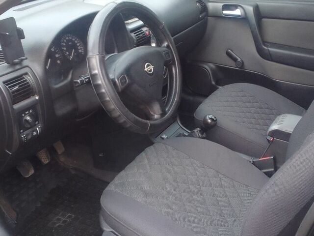 Черный Опель Астра, объемом двигателя 1.4 л и пробегом 351 тыс. км за 3333 $, фото 2 на Automoto.ua