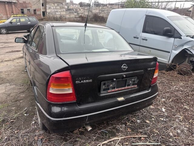 Черный Опель Астра, объемом двигателя 1.4 л и пробегом 150 тыс. км за 900 $, фото 3 на Automoto.ua