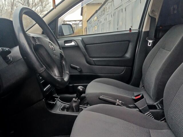 Черный Опель Астра, объемом двигателя 1.4 л и пробегом 214 тыс. км за 1800 $, фото 21 на Automoto.ua