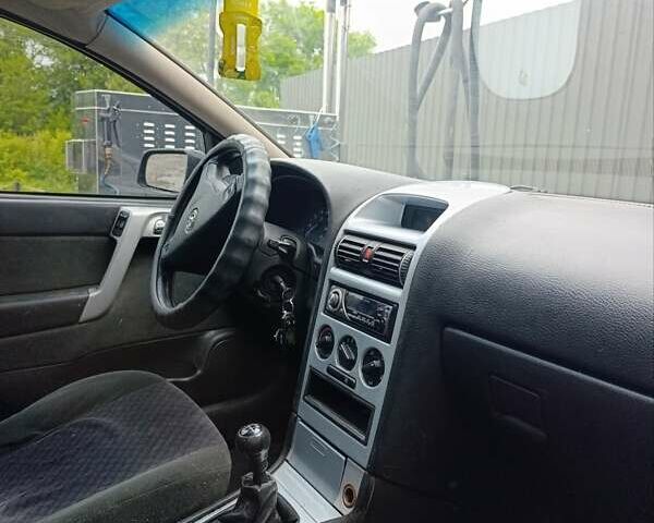 Черный Опель Астра, объемом двигателя 1.6 л и пробегом 147 тыс. км за 2700 $, фото 29 на Automoto.ua