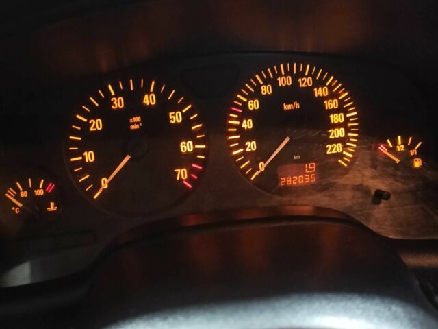 Черный Опель Астра, объемом двигателя 1.4 л и пробегом 282 тыс. км за 2000 $, фото 15 на Automoto.ua