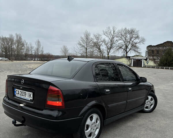 Черный Опель Астра, объемом двигателя 2 л и пробегом 300 тыс. км за 3800 $, фото 3 на Automoto.ua