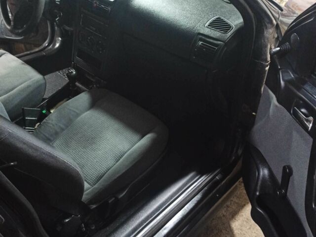 Черный Опель Астра, объемом двигателя 1.4 л и пробегом 282 тыс. км за 2000 $, фото 5 на Automoto.ua