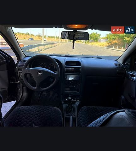 Черный Опель Астра, объемом двигателя 1.4 л и пробегом 140 тыс. км за 3300 $, фото 2 на Automoto.ua