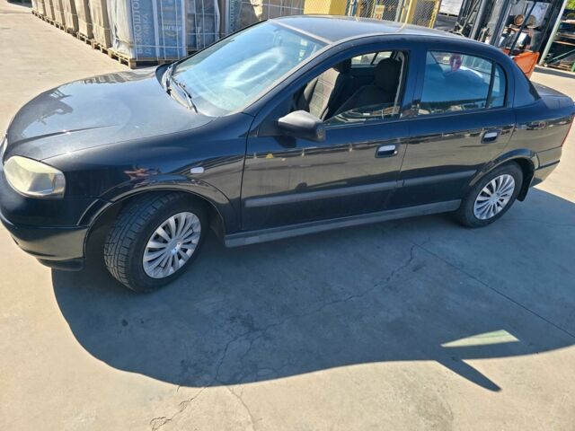 Черный Опель Астра, объемом двигателя 1.4 л и пробегом 240 тыс. км за 3000 $, фото 1 на Automoto.ua