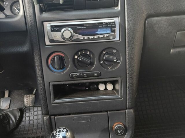 Черный Опель Астра, объемом двигателя 1.4 л и пробегом 150 тыс. км за 4000 $, фото 6 на Automoto.ua