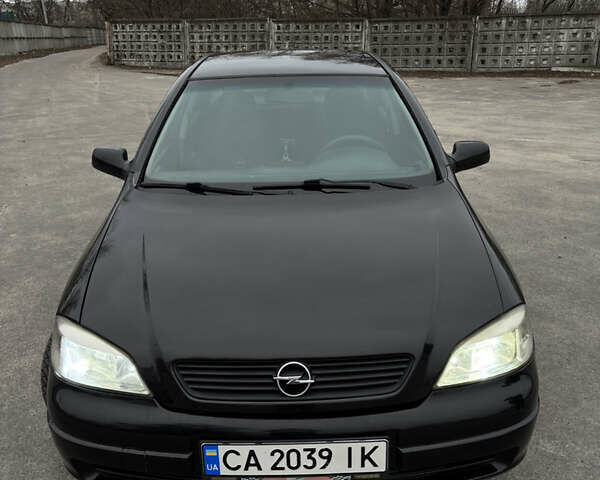 Черный Опель Астра, объемом двигателя 2 л и пробегом 300 тыс. км за 3800 $, фото 1 на Automoto.ua
