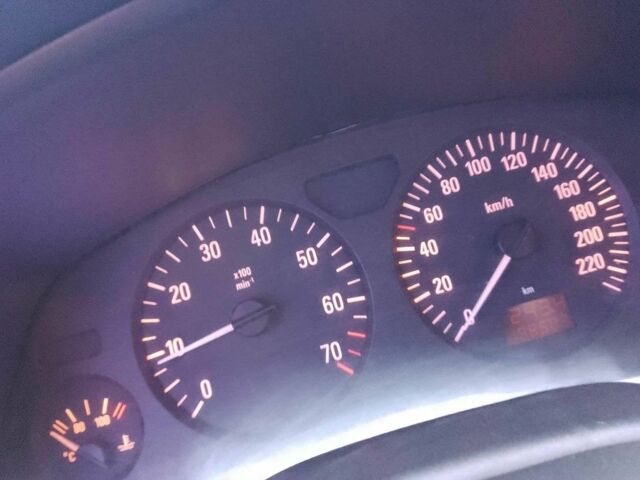 Черный Опель Астра, объемом двигателя 1.4 л и пробегом 243 тыс. км за 3200 $, фото 10 на Automoto.ua