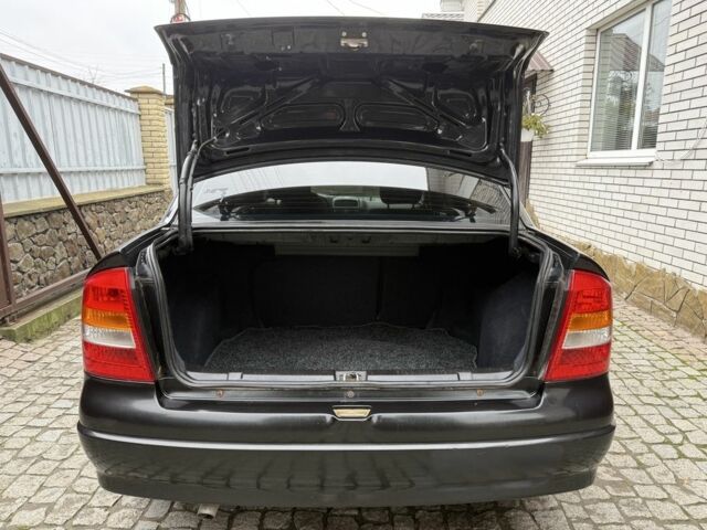 Черный Опель Астра, объемом двигателя 1.4 л и пробегом 160 тыс. км за 4000 $, фото 10 на Automoto.ua