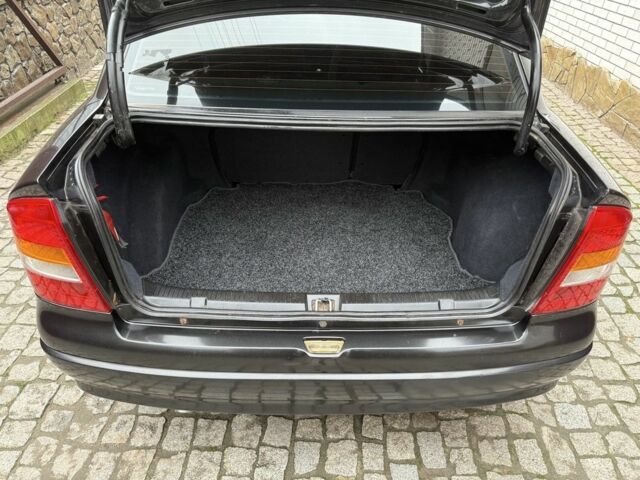 Черный Опель Астра, объемом двигателя 1.4 л и пробегом 160 тыс. км за 4000 $, фото 11 на Automoto.ua