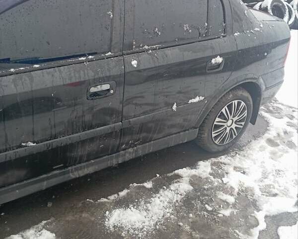 Черный Опель Астра, объемом двигателя 1.4 л и пробегом 150 тыс. км за 2300 $, фото 3 на Automoto.ua