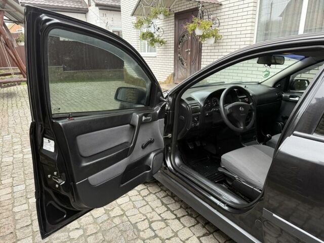 Черный Опель Астра, объемом двигателя 1.4 л и пробегом 160 тыс. км за 4000 $, фото 6 на Automoto.ua