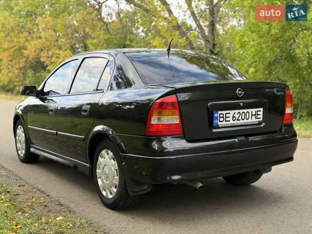 Черный Опель Астра, объемом двигателя 1.4 л и пробегом 250 тыс. км за 3650 $, фото 4 на Automoto.ua