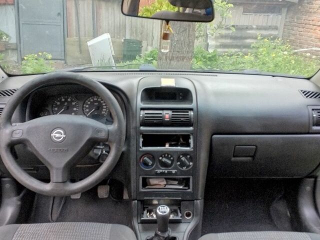 Черный Опель Астра, объемом двигателя 1.6 л и пробегом 2 тыс. км за 2000 $, фото 5 на Automoto.ua